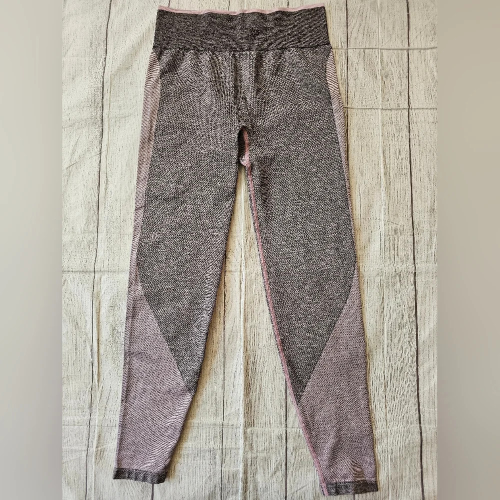 Victoria’s Secret Pink Size Medium Seamless Leggings Active Pants Gym Training